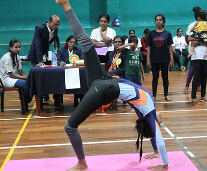 Eaka pada chackrasanam